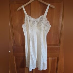 Lord And Taylor Midi Lace Adjustable Slip Size 36 Ivory/Cream Vintage